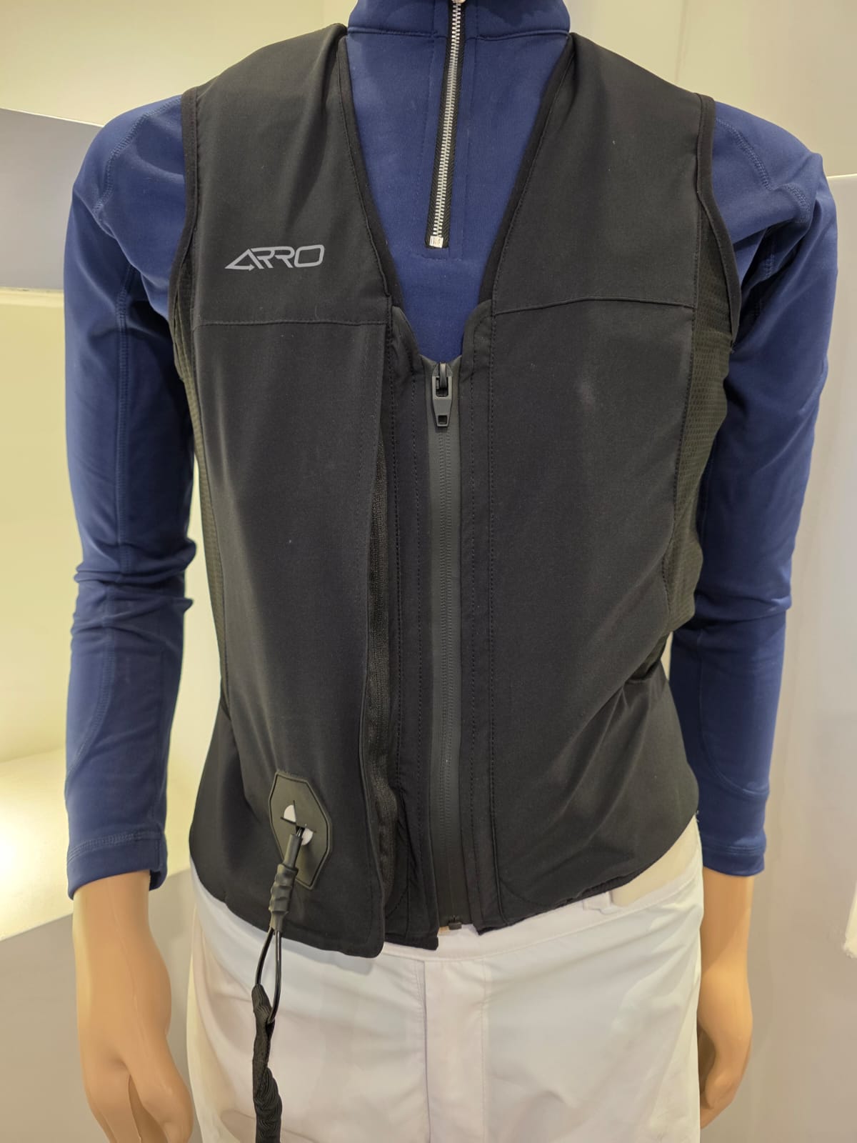 ARRO Equestrian Air Vest in black – front close-up