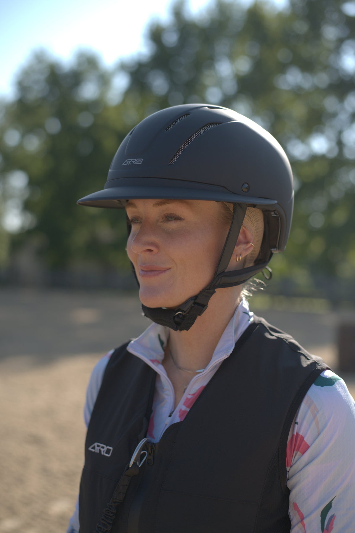 ARRO Equestrian Air Vest in black, worn by a rider – side view